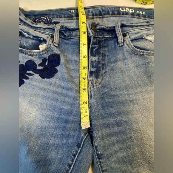 GAP Embroidered Girlfriend Jeans, Floral Embroidery Distressed, size 27 - Picture 8 of 12